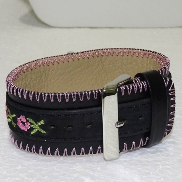 NWOT Embroidery floral watch - Picture 4 of 4
